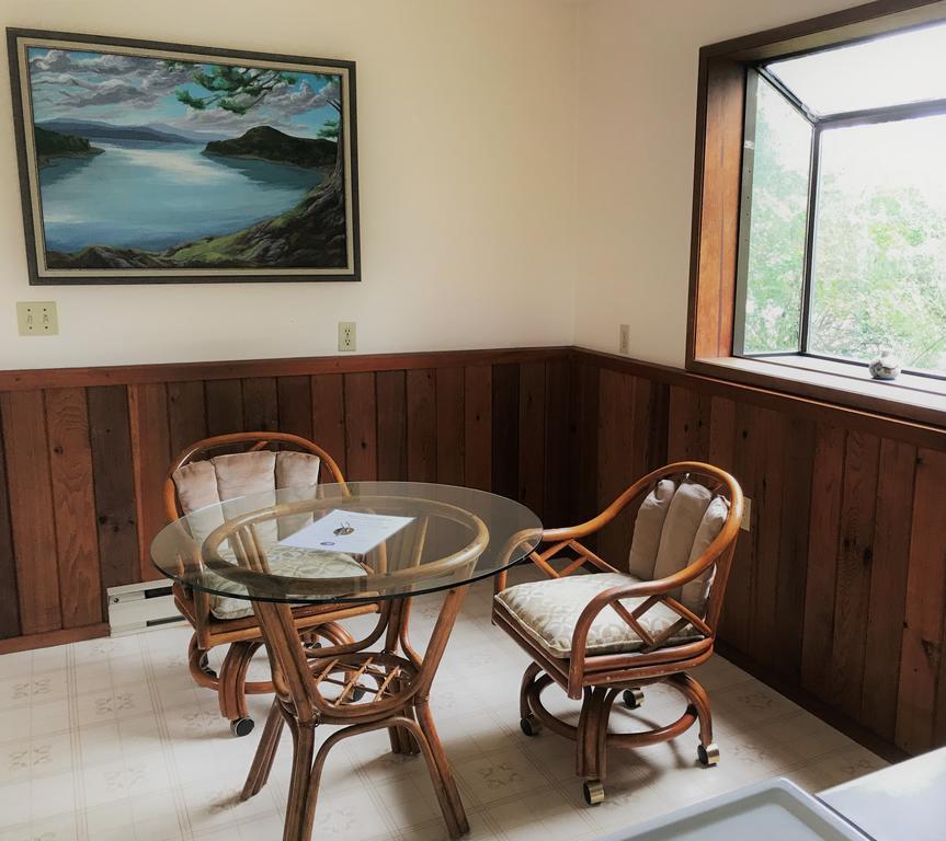 Driftwood Village Cottages Sturdies Bay Экстерьер фото