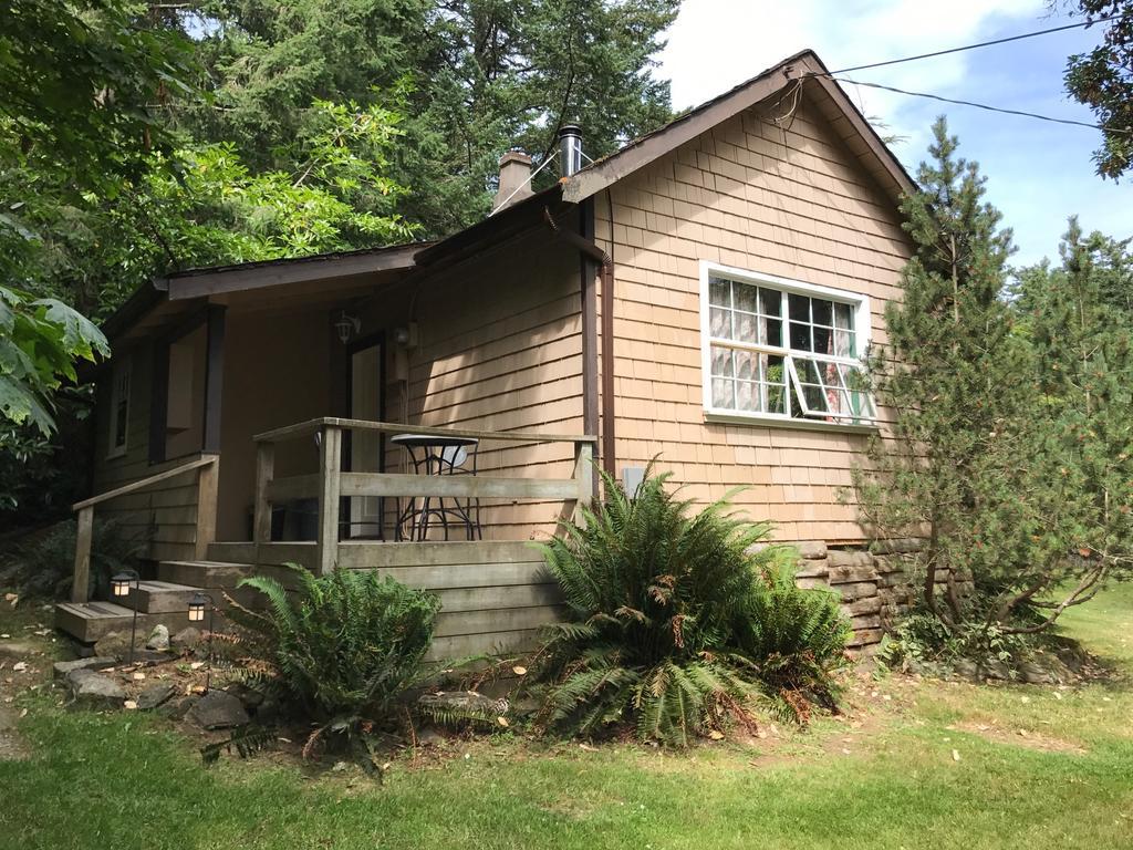 Driftwood Village Cottages Sturdies Bay Экстерьер фото