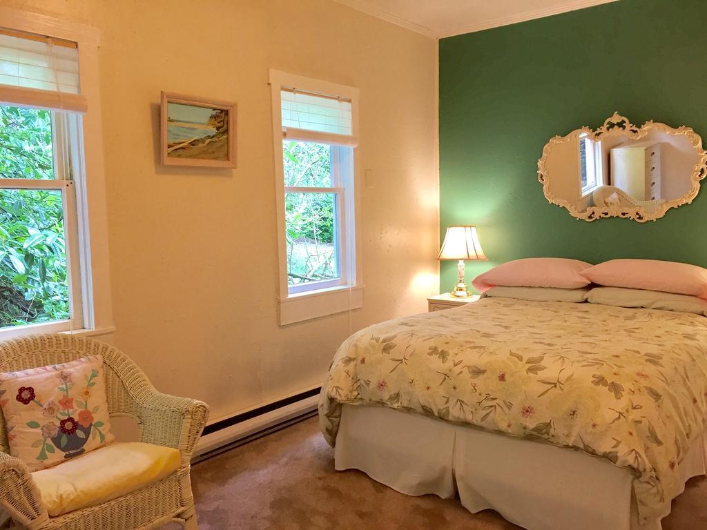 Driftwood Village Cottages Sturdies Bay Экстерьер фото