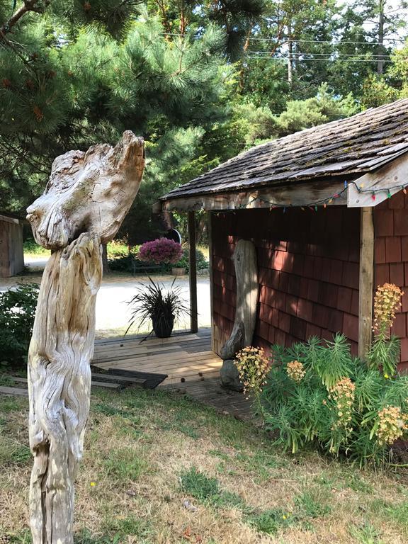 Driftwood Village Cottages Sturdies Bay Экстерьер фото