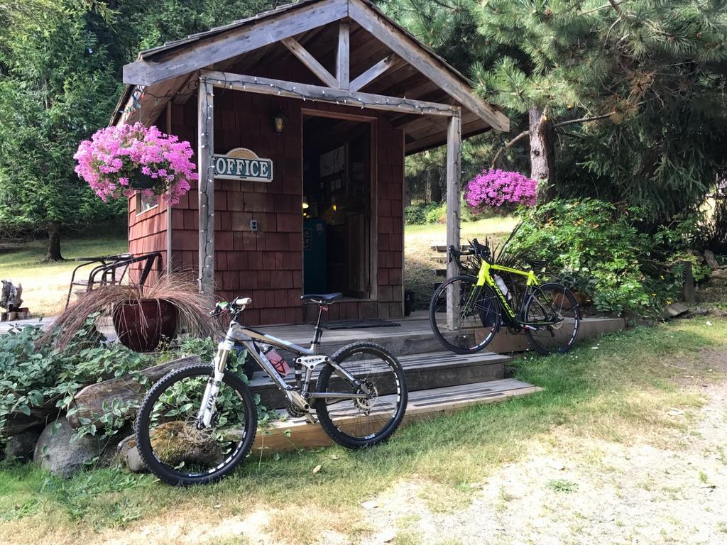 Driftwood Village Cottages Sturdies Bay Экстерьер фото