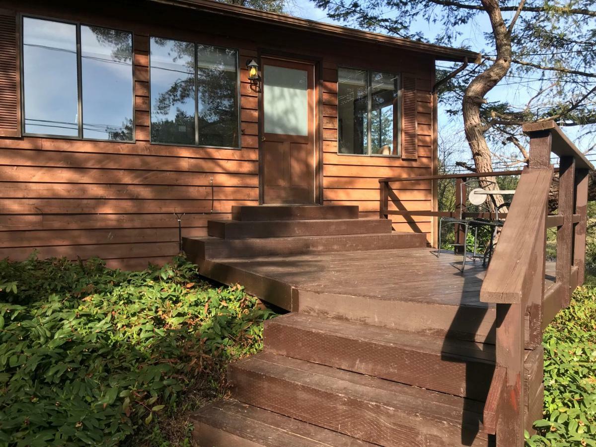 Driftwood Village Cottages Sturdies Bay Экстерьер фото